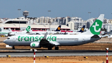 PH-HZI · Boeing 737-8K2(WL) · (FAO / LPFR)