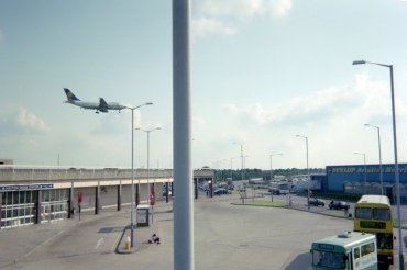 - · --- · (LHR / EGLL)
