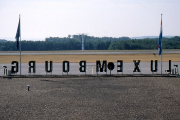 - · --- · (LUX / ELLX)