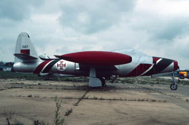 5187 (2042-381B) 1951 Republic F-84G Thunderjet