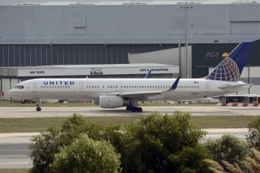 N12125 · Boeing 757-224(WL) · (LIS / LPPT)