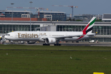 A6-ENT · Boeing 777-31H(ER) · (WAW / EPWA)