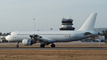 EC-MQH · Airbus A320-214 · (FAO / LPFR)