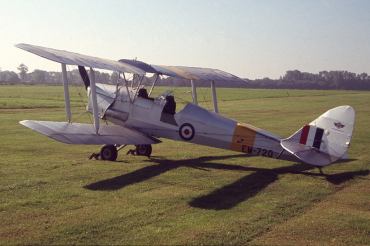 G-AXAN · De Havilland DH-82A Tiger Moth II · (EGTH)