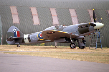 SM845 · Supermarine 394 Spitfire FR.XVIIIe · (EGSU)