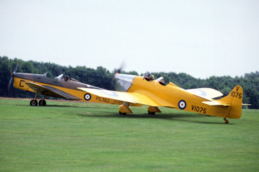 V1075 · Miles M14A Hawk Trainer 3 · (EGTH)