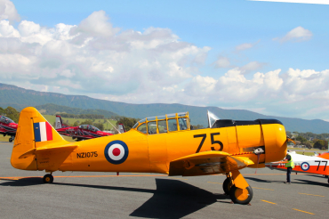 VH-HVD · North American AT-6D Harvard III · (WOL / YWOL)