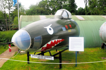 XM279 · English Electric Canberra B(I).8 · -