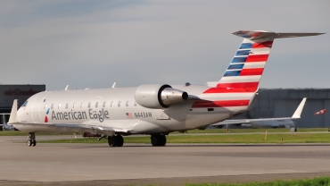 N433AW · Bombardier CRJ-200LR · (YUL / CYUL)
