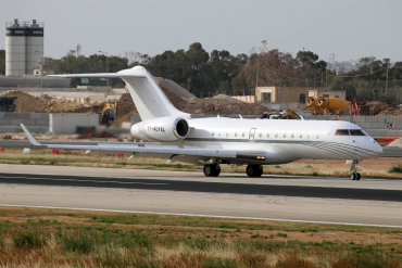 T7-ROYAL · Bombardier BD-700-1A11 Global 5000 · (MLA / LMML)