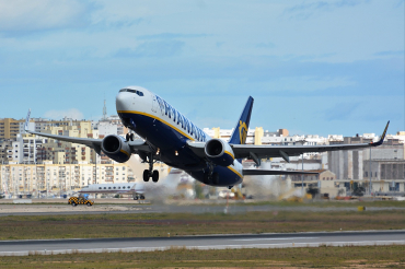 EI-EVF · Boeing 737-8AS(WL) · (FAO / LPFR)