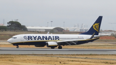 EI-DWA · Boeing 737-8AS(WL) · (FAO /LPFR)