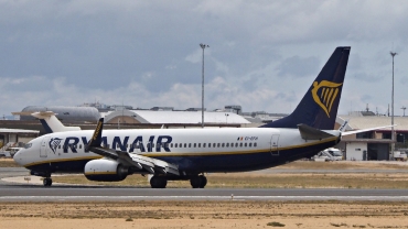 EI-EFH · Boeing 737-8AS(WL) · (FAO / LPFR)