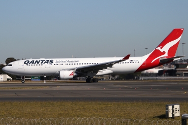 VH-EBR · Airbus A330-202 · (SYD / YSSY)