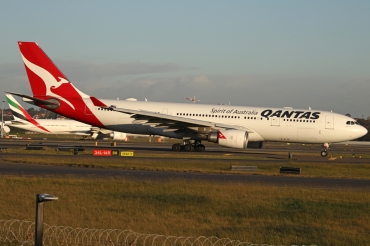 VH-EBL · Airbus A330-203 · (SYD / YSSY)