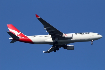 VH-EBN · Airbus A330-202 · (SYD / YSSY)