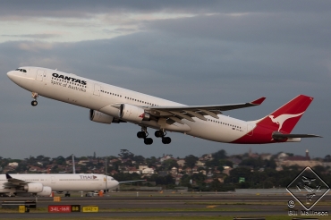 VH-QPJ · Airbus A330-303 · (SYD / YSSY)