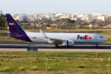 OE-IWF · Boeing 737-8AS(BCF)(WL) · (MLA / LMML)