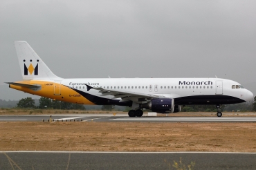 G-OZBB · Airbus A320-212 · (FAO / LPFR)