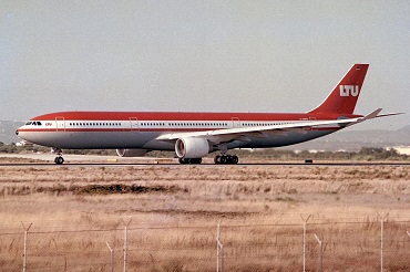 D-AERS · Airbus A330-322 · (FAO / LPFR)