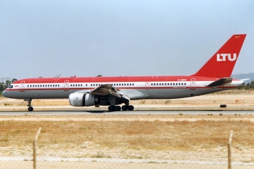 D-AMUW · Boeing 757-2G5 · (FAO / LPFR)