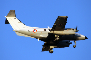 105 · Embraer EMB-121AA Xingu · (MLA / LMML)