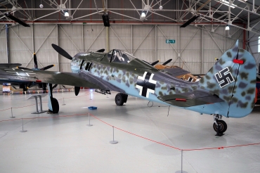 733682 · Focke-Wulf Fw190A-8 · (EGWC)