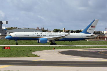 98-0002 · Boeing C-32A · (MLA / LMML)