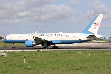 98-0002 · Boeing C-32A · (MLA / LMML)