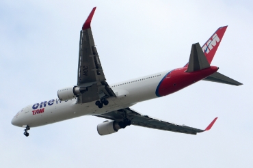 PT-MOC · Boeing 767-316(ER)(WL) · (BCN / LEBL)