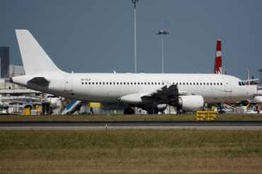9H-SLF · Airbus A320-214 · (LIS / LPPT)
