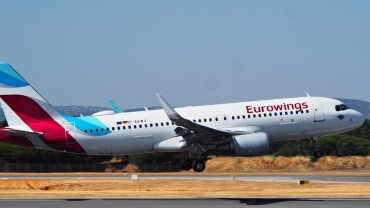 D-AEWJ · Airbus A320-214(WL) · (FAO / LPFR)