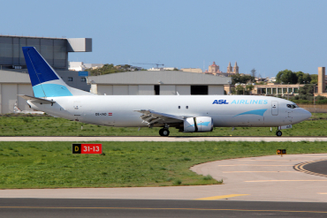 OE-IAD · Boeing 737-4M0(SF) · (MLA / LMML)