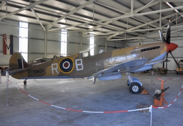 EN199 / R-B · Supermarine 361 Spitfire F9 · -