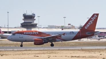 OE-LQW · Airbus A319-111 · (FAO / LPFR)