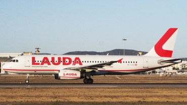 OE-LOZ · Airbus A320-232 · (FAO / LPFR)