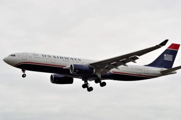 N284AY · Airbus A330-243 · LHR / EGLL