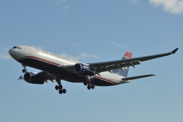 N284AY · Airbus A330-243 · (LHR / EGLL)