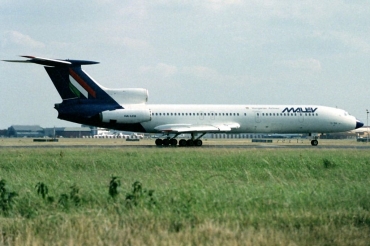 HA-LCU · Tupolev Tu-154B-2 · (LHR / EGLL)