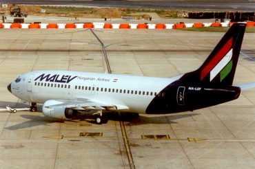 HA-LEF · Boeing 737-3Y0 · (LHR / EGLL)