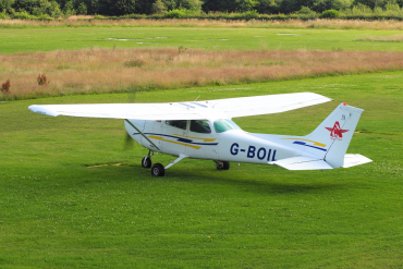 G-BOIL · Cessna 172N · (EGCB)