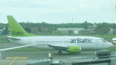 YL-BBQ · Boeing 737-522 · (BRU / EBBR)