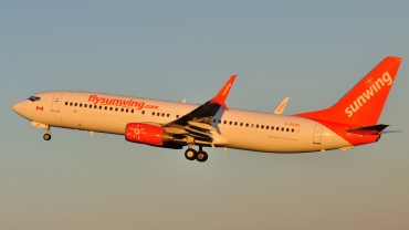 C-FEAK · Boeing 737-86Q · (YUL / CYUL)