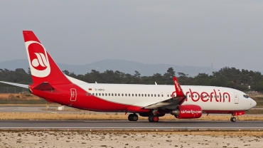 D-ABKS · Boeing 737-86J(WL) · (FAO / LPFR)