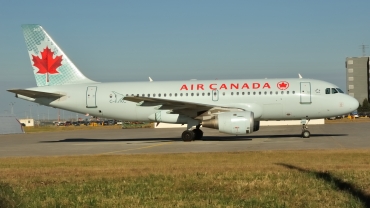 C-FYKC · Airbus A319-114 · (YUL / CYUL)