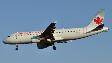C-FKPT · Airbus A320-211 · (YUL / CYUL)