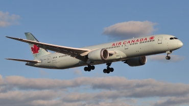 C-FRSA · Boeing 787-9 Dreamliner · (YUL / CYUL)
