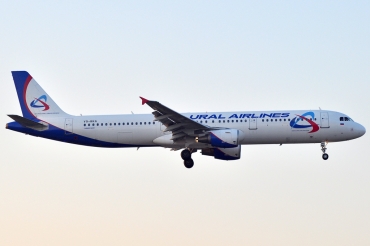 VQ-BKG · Airbus A321-211 · (VRN / LIPX)