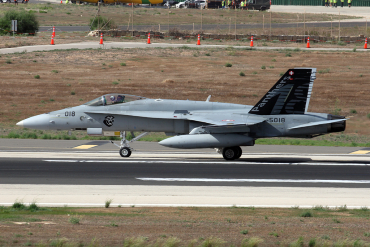 J-5018 · McDonnell Douglas F/A-18C Hornet · (MLA / LMML)