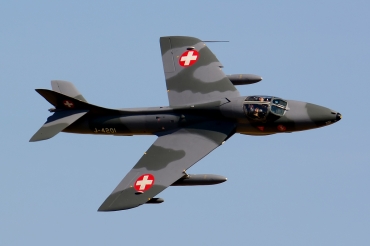 J-4201 · Hawker Hunter T68 · (LFPM)